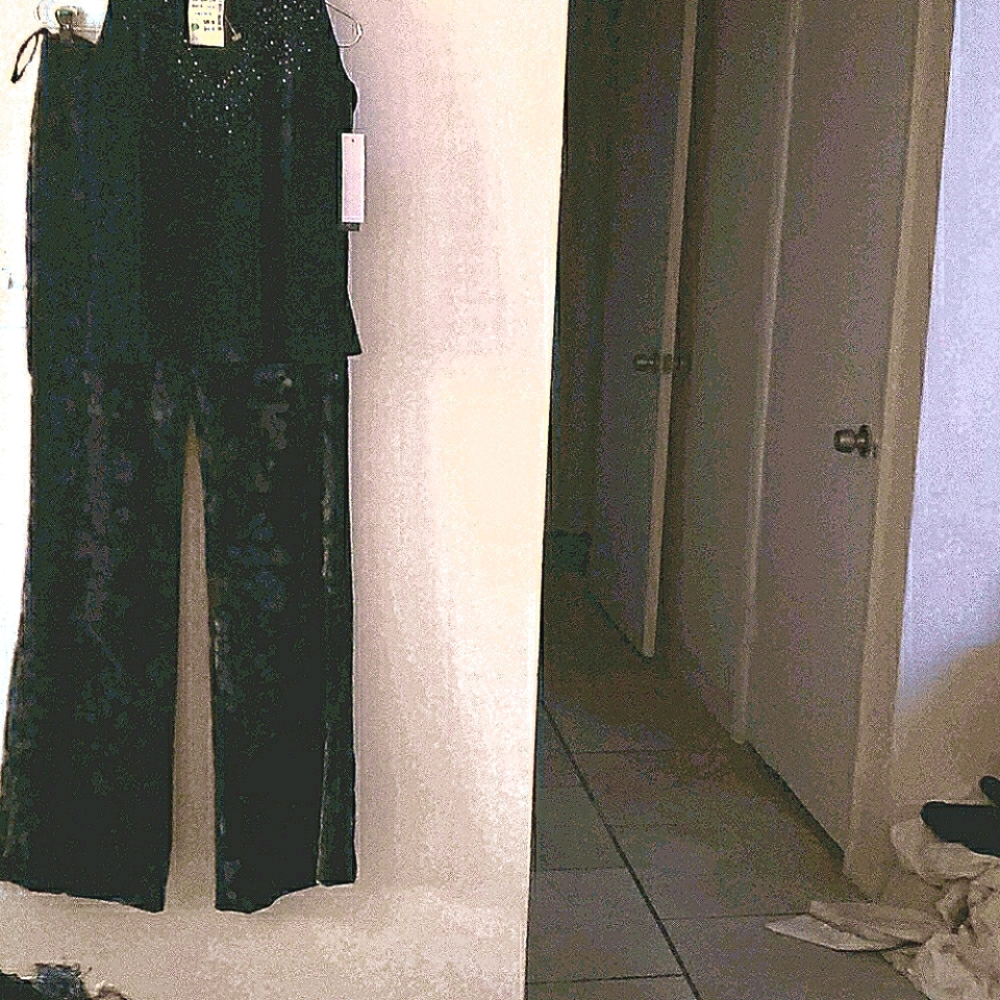 Kelly and Diane top w/pants Size 2